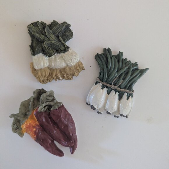 3/$20 VINTAGE VEGTABLE FRIDGE MAGNETS - Picture 1 of 3
